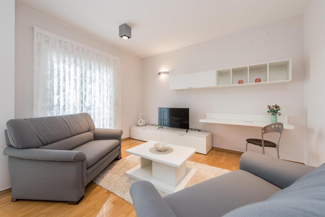 דירות נובליה Pool Terrace Sea View Sarkic מראה חיצוני תמונה