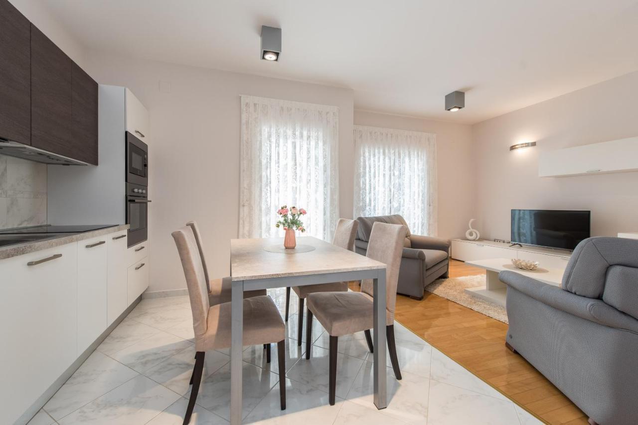 דירות נובליה Pool Terrace Sea View Sarkic מראה חיצוני תמונה